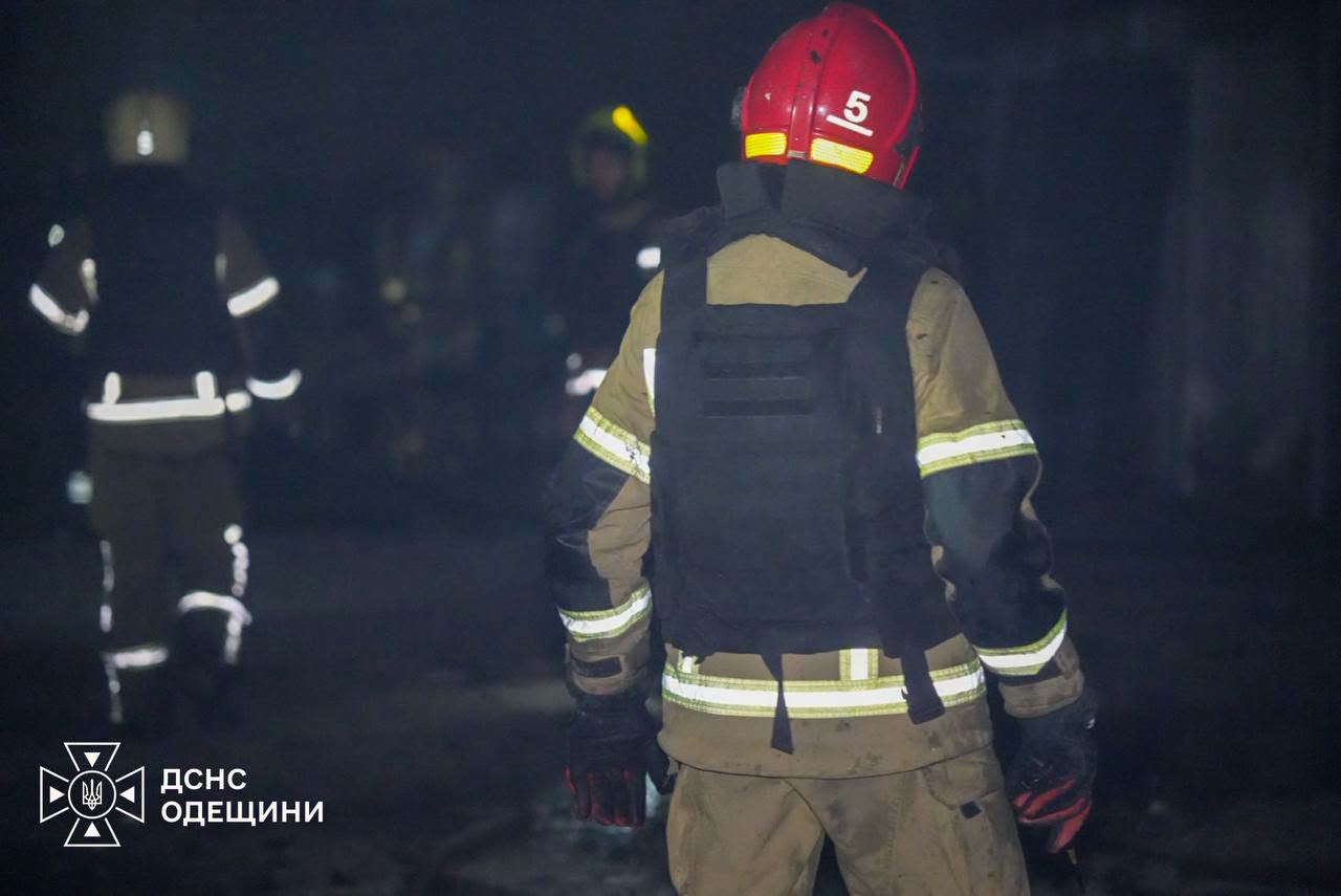 В Одессе во время ночной атаки РФ повреждено частное предприятие