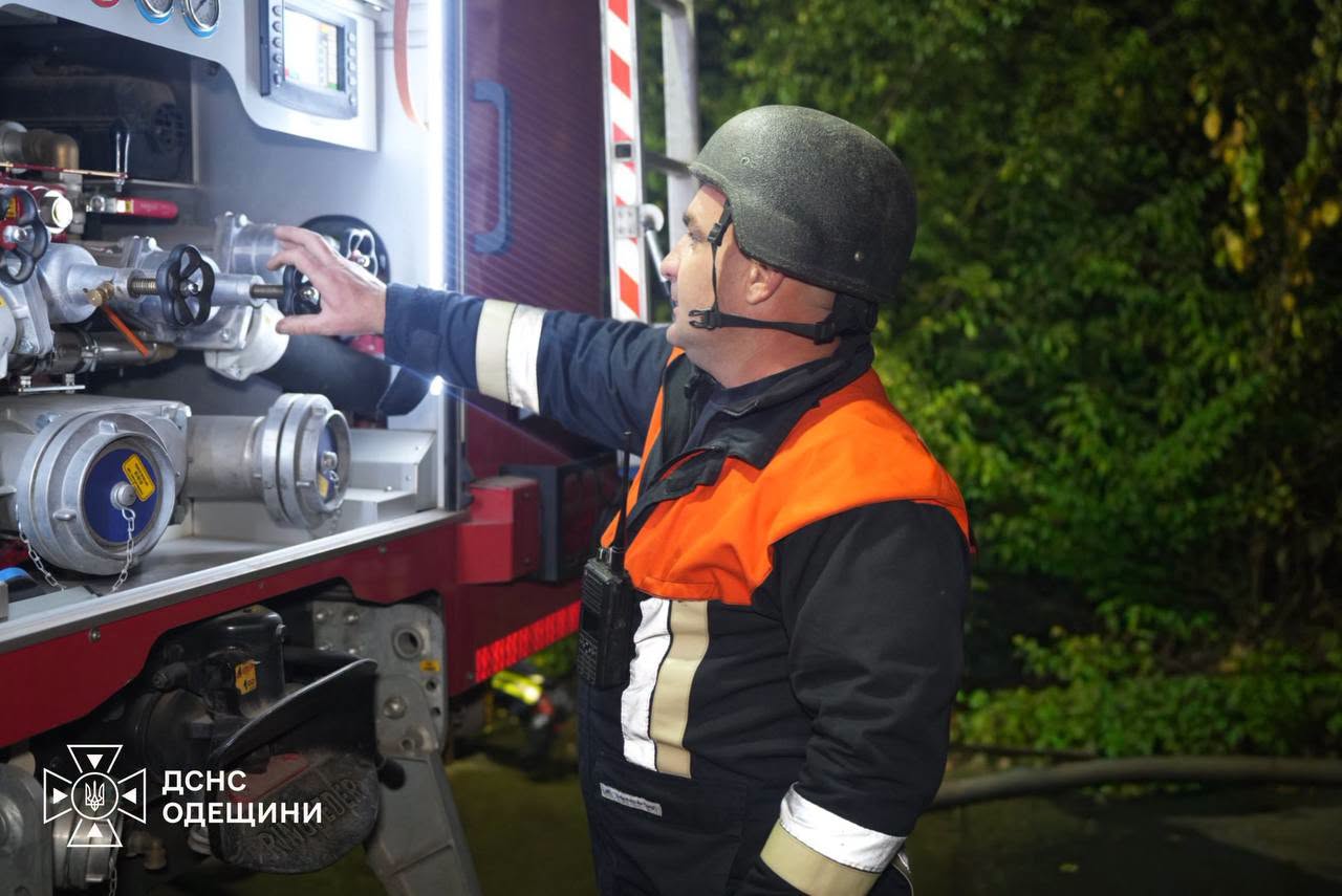 В Одессе во время ночной атаки РФ повреждено частное предприятие
