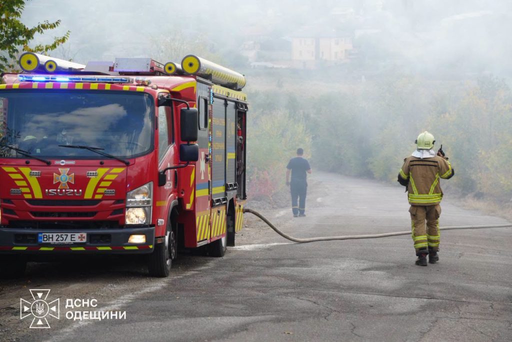 Внаслідок російського удару по Одещині спалахнула пожежа в лісі Внаслідок російського удару по Одещині спалахнула пожежа в лісі