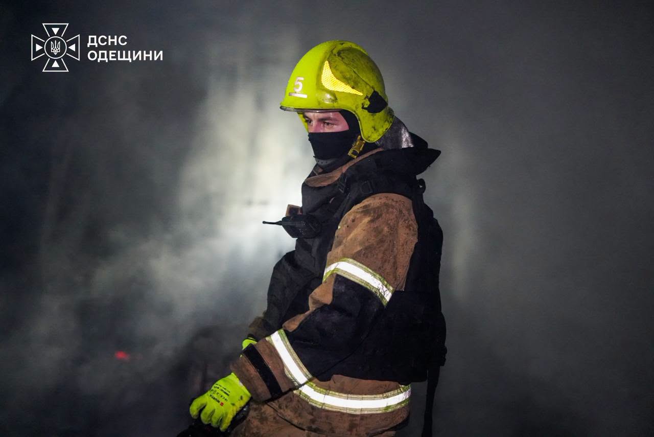 В Одессе во время ночной атаки РФ повреждено частное предприятие