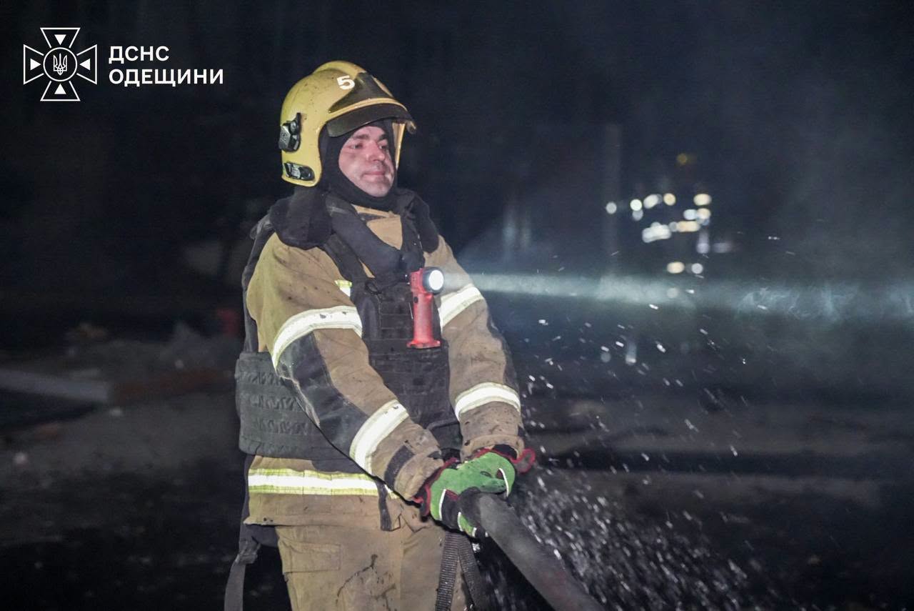 В Одессе во время ночной атаки РФ повреждено частное предприятие