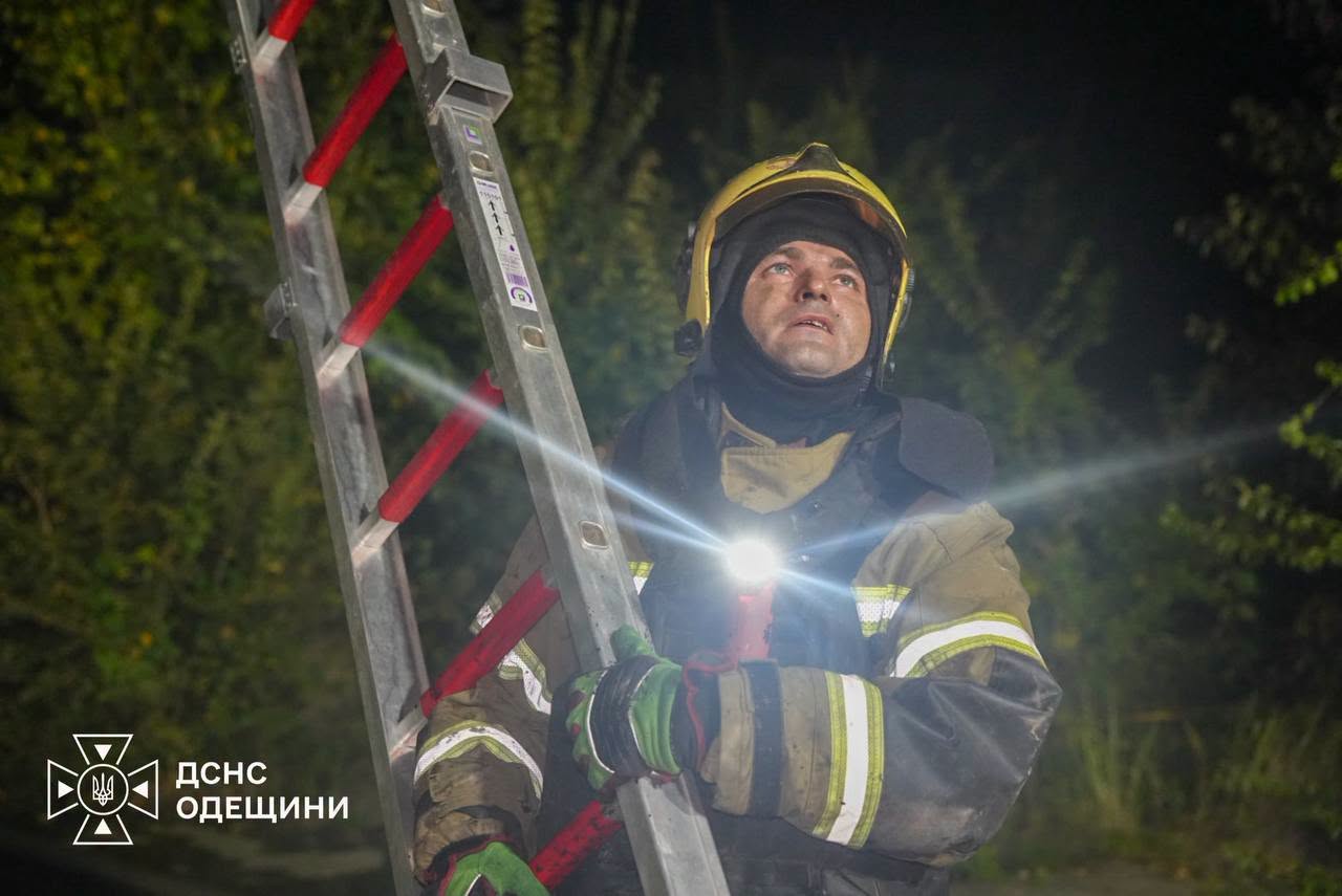 В Одессе во время ночной атаки РФ повреждено частное предприятие