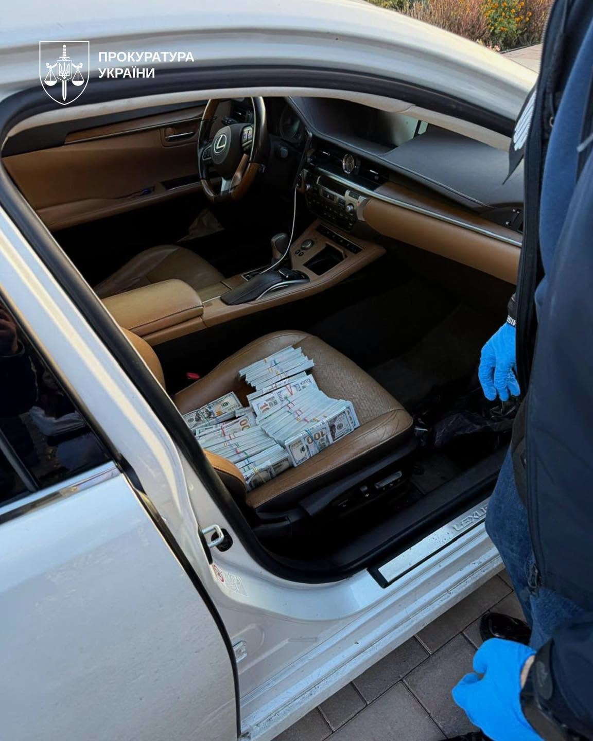 Одеса: затримали адвоката, який за 315 тисяч доларів обіцяв закрити кримінальну справу Одеса: затримали адвоката, який за 315 тисяч доларів обіцяв закрити кримінальну справу