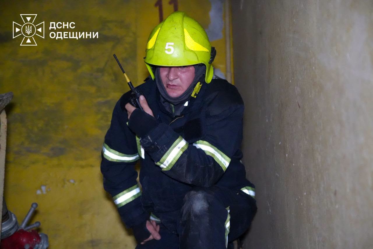 В Одессе при пожаре в многоэтажке на проспекте Князя Владимира Великого погиб мужчина