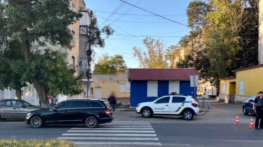 В Болграде Mercedes сбил 11-летнюю девочку на пешеходном переходе В Болграде Mercedes сбил 11-летнюю девочку на пешеходном переходе
