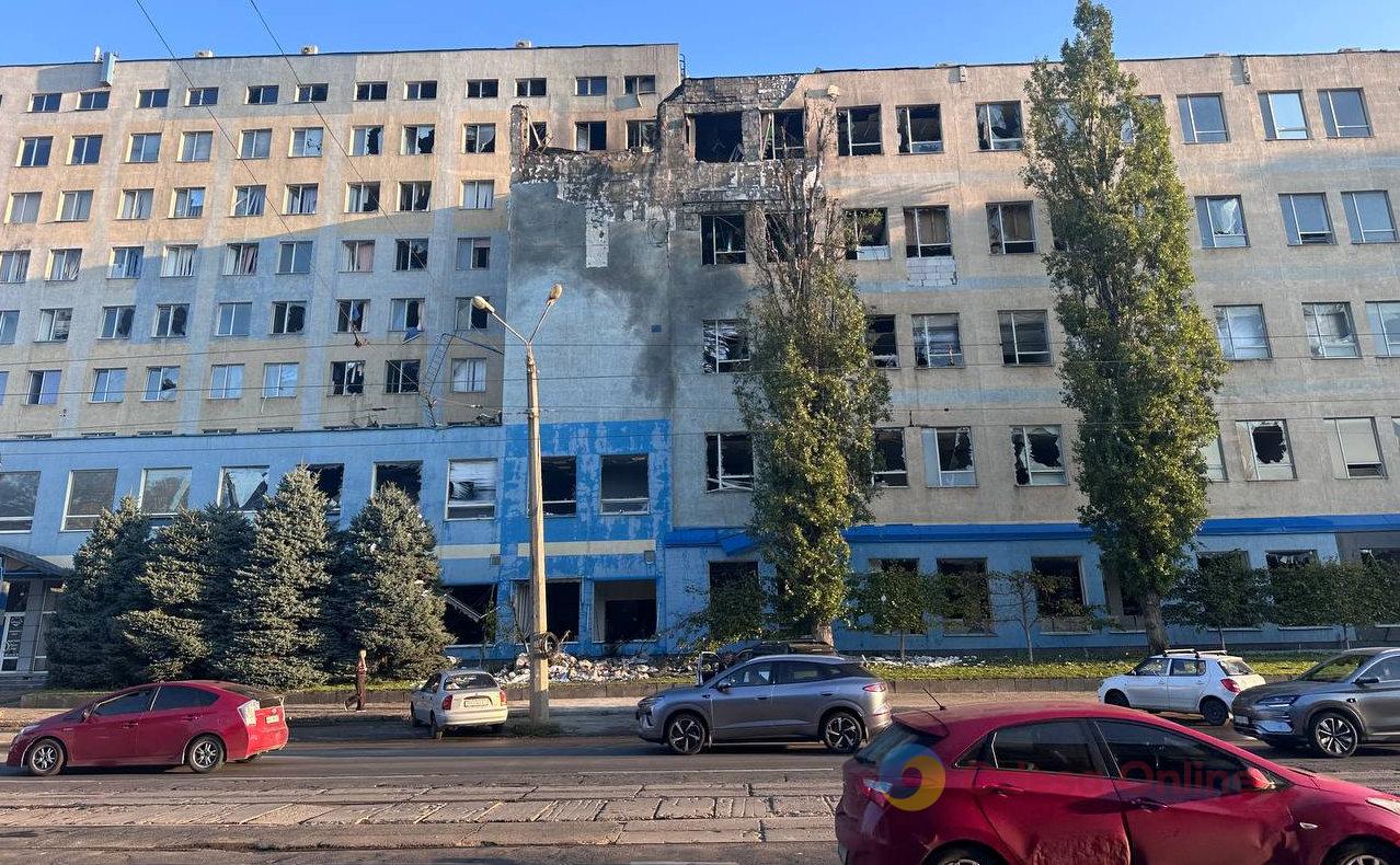 Корреспондент Odesa Online побывал на месте удара по бизнес-центру в Одессе