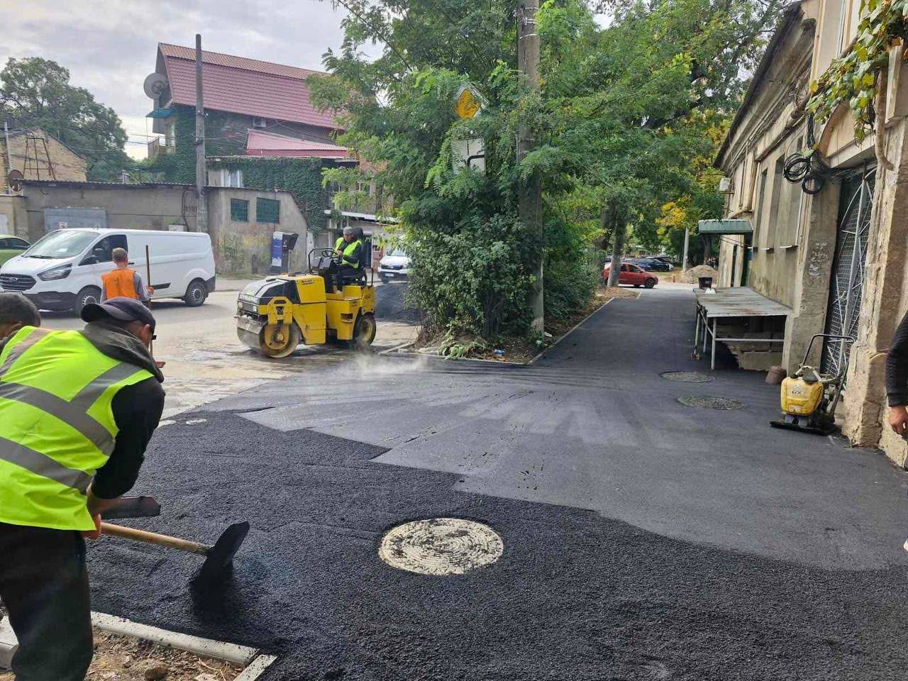 У Хаджибейському районі Одеси оновлюють тротуар: де саме тривають роботи У Хаджибейському районі Одеси оновлюють тротуар: де саме тривають роботи
