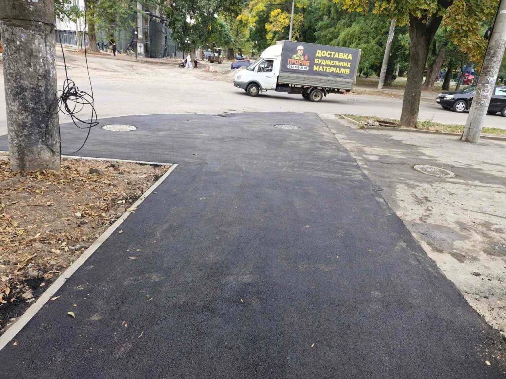 У Хаджибейському районі Одеси оновлюють тротуар: де саме тривають роботи У Хаджибейському районі Одеси оновлюють тротуар: де саме тривають роботи