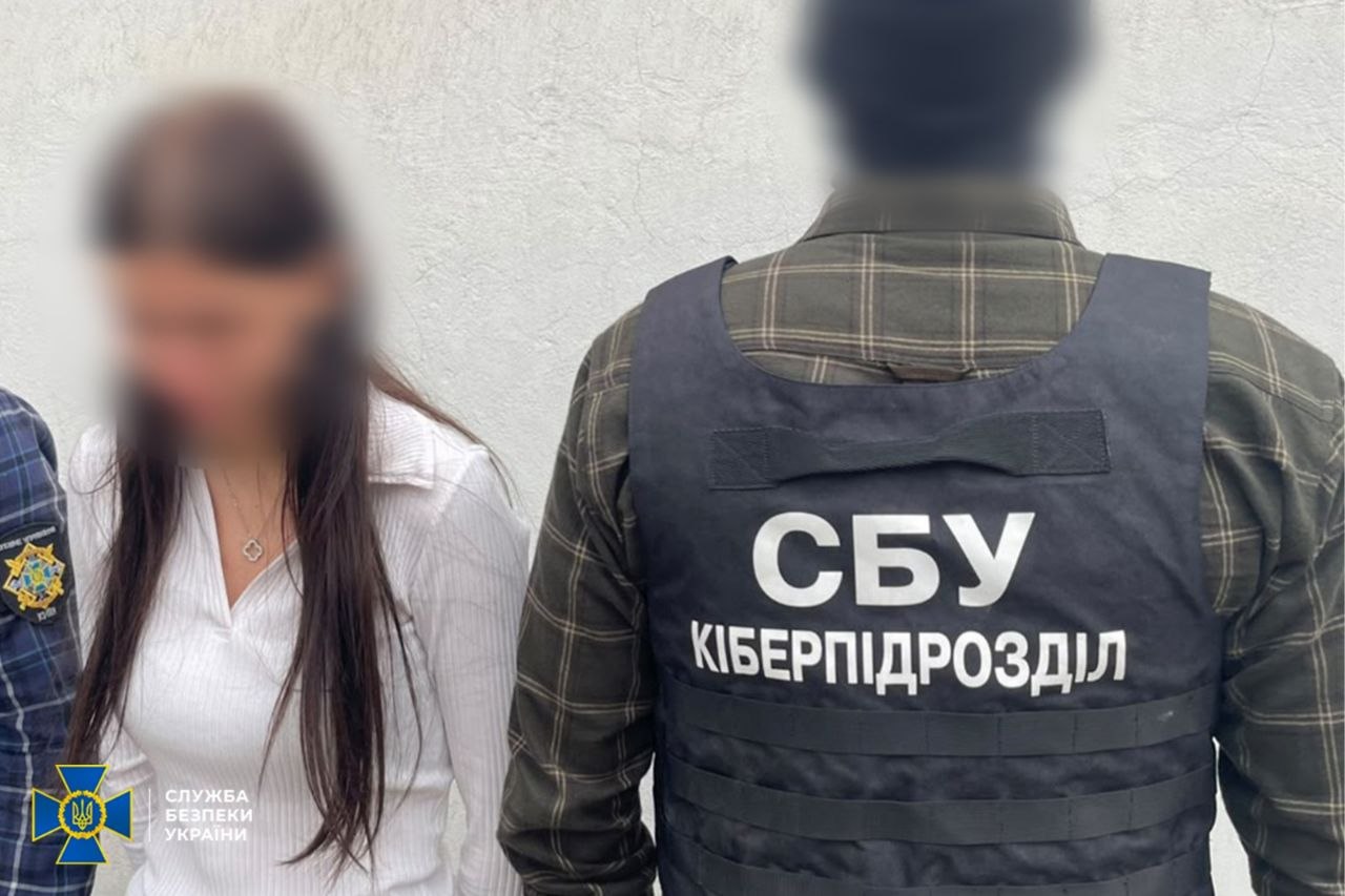 СБУ затримала в Одесі підозрювану в коригуванні ударів по порту та Нацгвардії