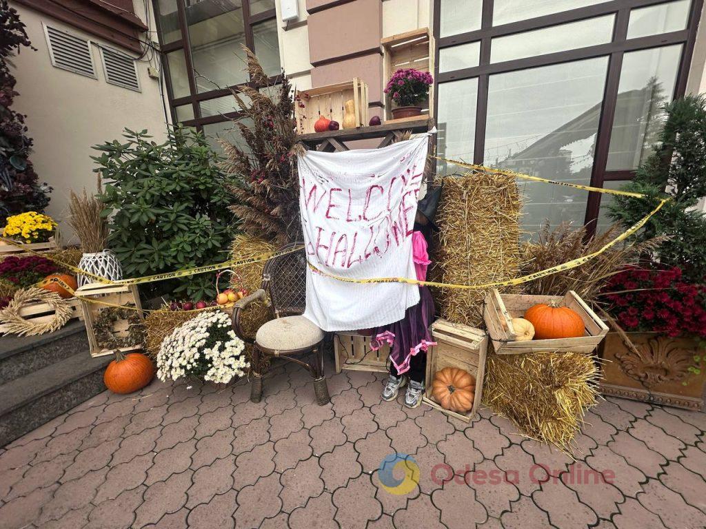 Гарбузи, привиди та осінні мотиви: як Одеса готується до Геловіну (фото) Гарбузи, привиди та осінні мотиви: як Одеса готується до Геловіну (фото)