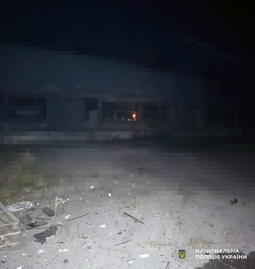 На Херсонщині через атаки РФ поранено двох людей, пошкоджено понад 10 об’єктів На Херсонщині через атаки РФ поранено двох людей, пошкоджено понад 10 об’єктів